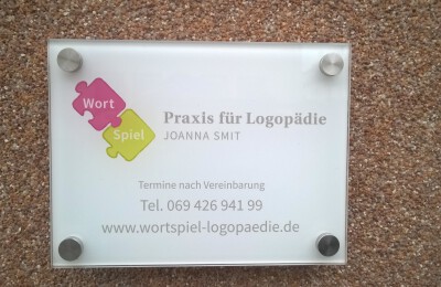 Praxischild aus Plexiglas
