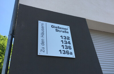 Hausbeschriftung-frankfurter-schilderfabrik-meides-2021