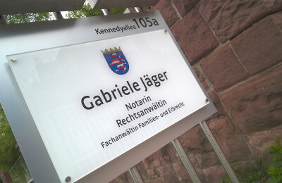 Kombianlage-alu-plexi-gleichzeitig-Hinweisschild
