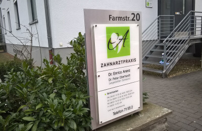 Praxisschild Edelstahloptik