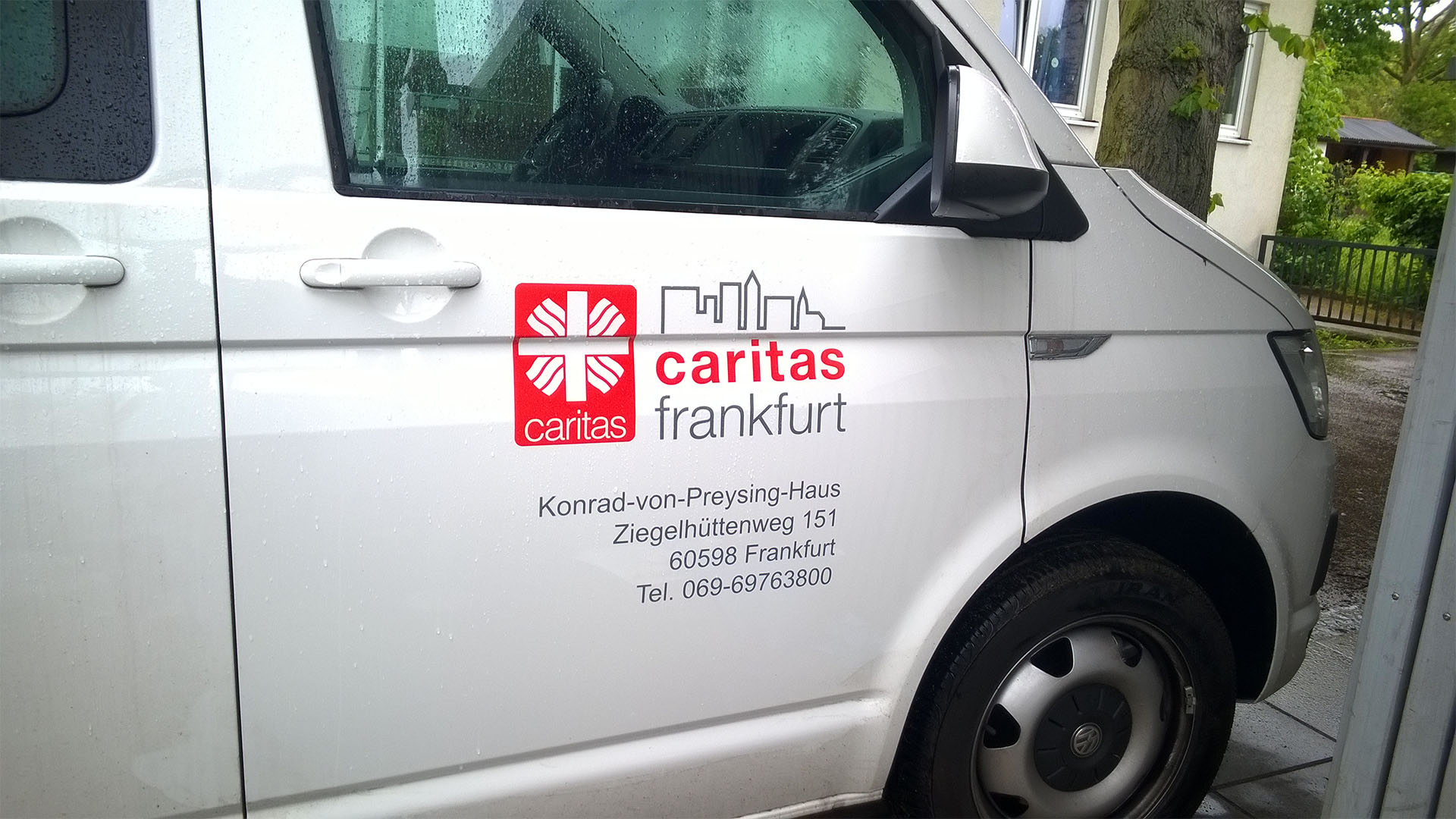 Autobeschriftung Caritas Frankfurt