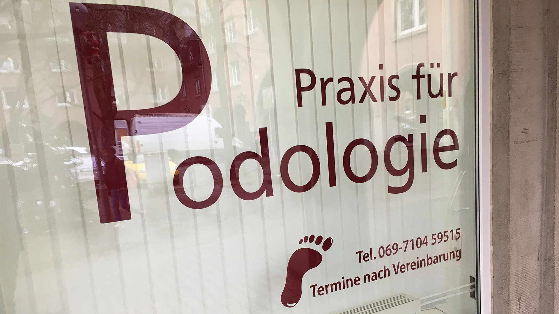 Praxis Vitrine Folienbeschriftung