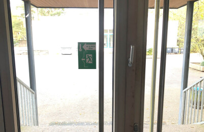 Hinweisbeschriftung Notausgang